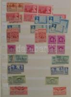 USA sok példányos rendező 2 db 30 lapos A4-es berakóban. Tartalmas anyag sok száz bélyeggel