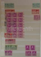 USA sok példányos rendező 2 db 30 lapos A4-es berakóban. Tartalmas anyag sok száz bélyeggel