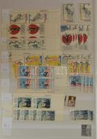 USA sok példányos rendező 2 db 30 lapos A4-es berakóban. Tartalmas anyag sok száz bélyeggel