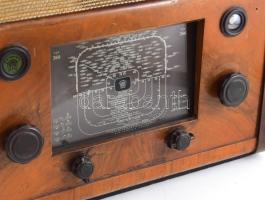 1942-1944 Orion 366 rádió. 4+2 csöves, háromhullámsávos (R-K-H), héthangoltkörös, váltóáramú készülé...