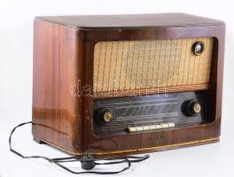 1957 Videoton R 656 Balaton rádió. "4+2 csöves rádiókészülék hosszú-, közép-, rövidhullám és halászsáv vételére. Sávnyújtóval, ferritantennával és hangszínszabályzóval is felszerelték. Hátoldalon lemezjátszó, magnó és külső hangszóró csatlakoztatható hozzá." Korának megfelelő állapotban, 35x25x51 cm /// 1957 Videoton R 656 Balaton radio. A 4+2 tube receiver for long wave, medium wave, short wave, and fishing band reception. Equipped with band spread, ferrite antenna, and tone control. On the back, it provides connections for a record player, tape recorder, and external speaker. In condition appropriate for its age, 35×25×51 cm