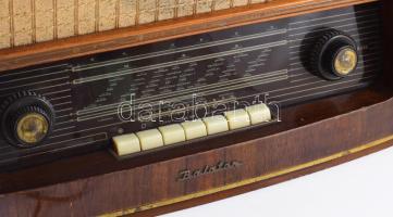 1957 Videoton R 656 Balaton rádió. "4+2 csöves rádiókészülék hosszú-, közép-, rövidhullám és ha...