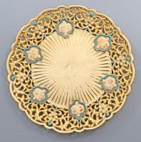 cca 1885 Zsolnay dísztál arabos dekorral. Többszínű mázzal bevont korongozott fehércserép, áttört díszítéssel. Jelzett: masszába nyomott ZSOLNAY PÉCS felirat és 2241 formaszám. Mázrepedéssel, d: 21,5 cm