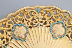 cca 1885 Zsolnay dísztál arabos dekorral. Többszínű mázzal bevont korongozott fehércserép, áttört dí...