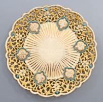 cca 1885 Zsolnay dísztál arabos dekorral. Többszínű mázzal bevont korongozott fehércserép, áttört díszítéssel. Jelzett: masszába nyomott ZSOLNAY PÉCS felirat és 2241 formaszám. Mázrepedéssel, d: 21,5 cm