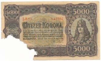 1923. 5000K piros "5 B 17 642357" sorszámmal, "Magyar Pénzjegynyomda Rt. Budapest" nyomdahely jelöléssel T:Pr alapvetően szép papír, de jelentős anyaghiány Adamo K39