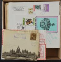 Kb. 2.000-2.500 db képes magyar bélyeg + borítékok