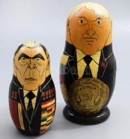 2 darab szovjet matrjoska baba, szovjet vezetők ábrázolásával, m: 12-16 cm
