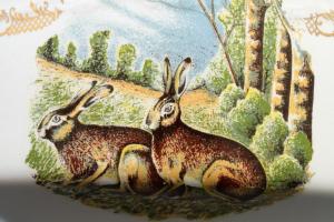 cca 1950/60 Francia vadászmintás kínáló, jelzett, aranyozáson kopással, d: 24 cm, m: 10,5 cm