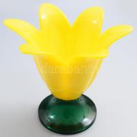 Iparművész anyagában színezett virág alakú talpas kínáló, jelzés nélkül, hibátlan, d: 19 cm, m: 17 cm