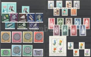 1963-1964 Sorok, blokkok, blokkból kitépett bélyegek 3 db berakólapon (ca. 20.000)