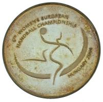 Szabó Géza (1939-2018) 2004. "6. Női Kézilabda Európa Bajnokság - Magyarország 2004 / Magyarország EHF" kétoldalas, peremén jelzett Ag emlékérem dísztokban, tanúsítvánnyal (100,8g/0.925/60mm) T:AU, (eredetileg PP), patina