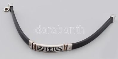 Ezüst(Ag) fekete pántos modern karkötő, jelzett, h: 22 cm, bruttó: 15,7 h