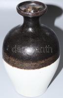 Iparművészeti Vállalat zsíűri címkével jelzett váza, hibátlan, m: 21 cm