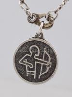 Ezüst(Ag) pancer nyaklánc nyilas medállal, jelzett, h: 55 cm, d: 1,6 cm, nettó: 7,6 g