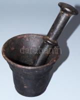 Vas patikai mozsár, cca 19. sz. második fele, m: 9,5 cm, törő h: 18 cm