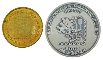 Spanyolország 1992. "Olimpiai és sportfilatéliai világkiállítás / Olymphilex 92 - Barcelona Július 29 - Augusztus 6." kétoldalas sárgaréz emlékérem tokban (30mm) + Németország 2009. "Nemzetközi bélyegkiállítás - München / 100 éves TAUMA ? Müncheni Bélyeggyűjtők Egyesülete E.V." kétoldalas ezüstpatinázott bronz emlékérem műanyag tokban (40mm) T:UNC,AU Spain 1992. "Exposicion Mundial de Filatelia Olimpica Y Deportiva / Olymphilex 92 - Barcelona 29-VII AL 6-VIII" two-sided brass commemorative medallion in case (30mm) + Germany 2009. "Internationale Briefmarkenausstellung - Ranga 2 / München 100 Jahre Tauma - Tauschverbindung Münchener Briefmarkensammler E.V." two-sided silver-patinated bronze commemorative medallion in plastic case (40mm) C:UNC,AU