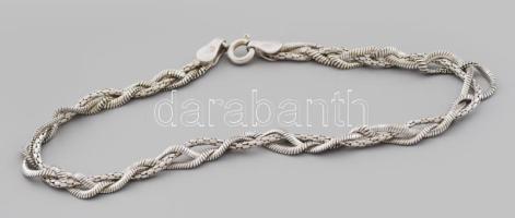 Ezüst(Ag) háromszálas fonott karkötő, jelzett, h: 21,5 cm, nettó: 5,1 g