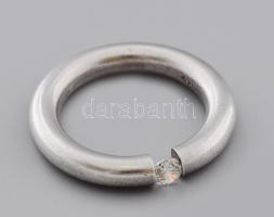 Ezüst(Ag) szoliterköves gyűrű, jelzett, méret: 58, bruttó: 8,3 g