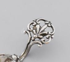 Ezüst(Ag) mintás nyelű fűszerkanál, jelzett, h: 8 cm, nettó: 11,1 g