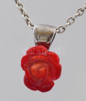 Ezüst(Ag) ankerszemes nyaklánc faragott rózsa korall medállal, jelzett, h: 45 cm, d: 1 cm, bruttó: 4,8 g