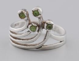 Ezüst(Ag) zöld köves modern gyűrű, jelzett, méret: 61, bruttó: 4,1 g
