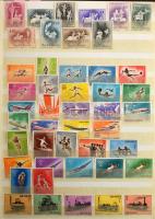 Tétel maradvány: főleg postatiszta vegyes külföldi bélyegek közte több San Marino 2 db A4 berakóban