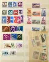 Tétel maradvány: főleg postatiszta vegyes külföldi bélyegek közte több San Marino 2 db A4 berakóban