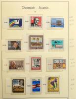 Ausztria 1955-1987 gyűjtemény falcmentes Leuchtturm albumban, zöld borítóval