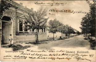 1912 Munkács, Mukacheve, Mukachevo, Mukacevo; Kaszárnyaköz utca. Bertsik Emil kiadása / street view (szakadás / tear)