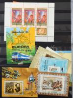 Főként modern pecsételt blokkok és kisívek + 4 db bélyegfüzet, 16 fekete lapos, A/4-es berakóban