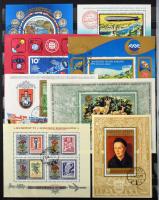 Főként modern pecsételt blokkok és kisívek + 4 db bélyegfüzet, 16 fekete lapos, A/4-es berakóban