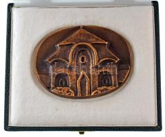 "Kápolna" egyoldalas, öntött bronz plakett dísztokban (~65x86mm) T:AU, ragasztónyom a tokon