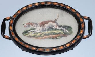 Régi üvegbetétes tálca, vadászkutya gobleines jelenettel, 23x14 cm