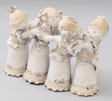 Kovács Éva (1938-): Négyalakos éneklő lánycsoport. Jelzett, mázrepedéssel, egy helyen átrepedve, kis kopással, 29x20 cm