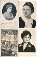 12 db RÉGI és MODERN fotólap, képeslap: hölgyek / 12 pre-1945 and modern photos and postcards: ladies