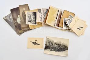 Vegyes katonai fotó tétel, közte repülőgépeket (modelleket?) ábrázoló fotók, összesen 43 db, változó méretben és állapotban
