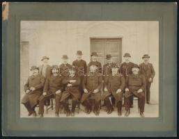 cca 1900 Gyula, csoportkép kartonon 22x17 cm