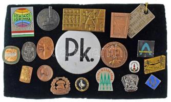 Vegyes, 20db-os szocialista jelvény tétel, közte Amerigo Tot (eredetileg Tóth Imre) (1909-1984) 1982. "Tavaszi Fesztivál Budapest 1983" bronz kitűző (30x22mm) T:vegyes