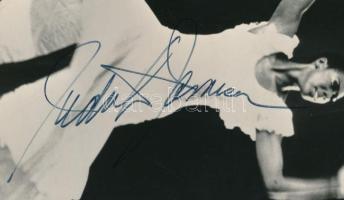 Judith Jamison (1943-2024) amerikai táncos, koreográfus autográf aláírása őt ábrázoló fotón, kisebb ...