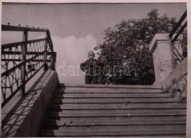 3 db régebbi fotóalbum, vegyes, főként családi fotókkal, két album sérült/hiányos borítóval