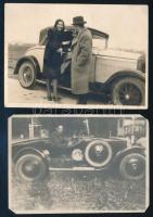 cca 1930 Régi automobilokat ábrázoló 2 db fotó, egyiken vágott sarkok, 6×8 cm