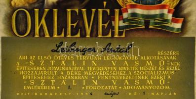 1954 Nagyméretű szocreál oklevél a Sztálin Vasmű dolgozója részére, terv: Légrády Sándor. Szélén min...