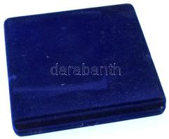 DN "Tass Községért Emlékérem / 1001" kétoldalas, öntött bronz emlékérem dísztokban (98mm) ...