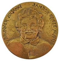 Turi György (1952- ) 1998. "Brunner Zoltánné Jámbor Gréte alapító / Időskutatási Alapítvány - Idősgondozási Alapítvány" kétoldalas, öntött bronz emlékérem (98mm) T:AU