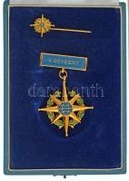 DN(~1980) "A Békéért" aranyozott, részben zománcozott fém kitüntetés eredeti tokban miniatűrrel T:AU