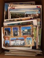 CSEHSZLOVÁKIA - Kb. 600 MODERN város képeslap egy dobozban / CZECHOSLOVAKIA - Cca. 600 MODERN town-view postcards in a box