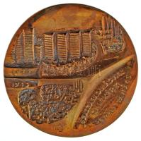 1975. "Felszabadulásunk emlékére - A csepeli tanács - 1945-1975" egyoldalú öntött bronz plakett, eredeti viseltes dísztokban (117mm) T:UNC,AU