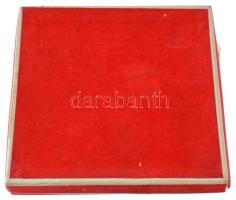 1975. "Felszabadulásunk emlékére - A csepeli tanács - 1945-1975" egyoldalú öntött bronz pl...