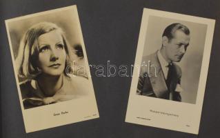 Kb. 70 db MODERN színész és színésznő képeslap albumban, beragasztva / Cca. 70 MODERN actors and actresses in an album, all glued in. Greta Garbo, Marlene Dietrich, etc.